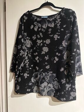 Black Floral Pattern Women's Top! Plus Size 2X